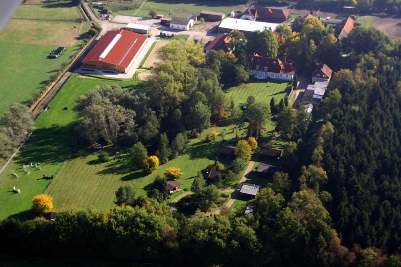 Heidegut Eschede Reitsportanlage Und Feriendorf Exteriör bild