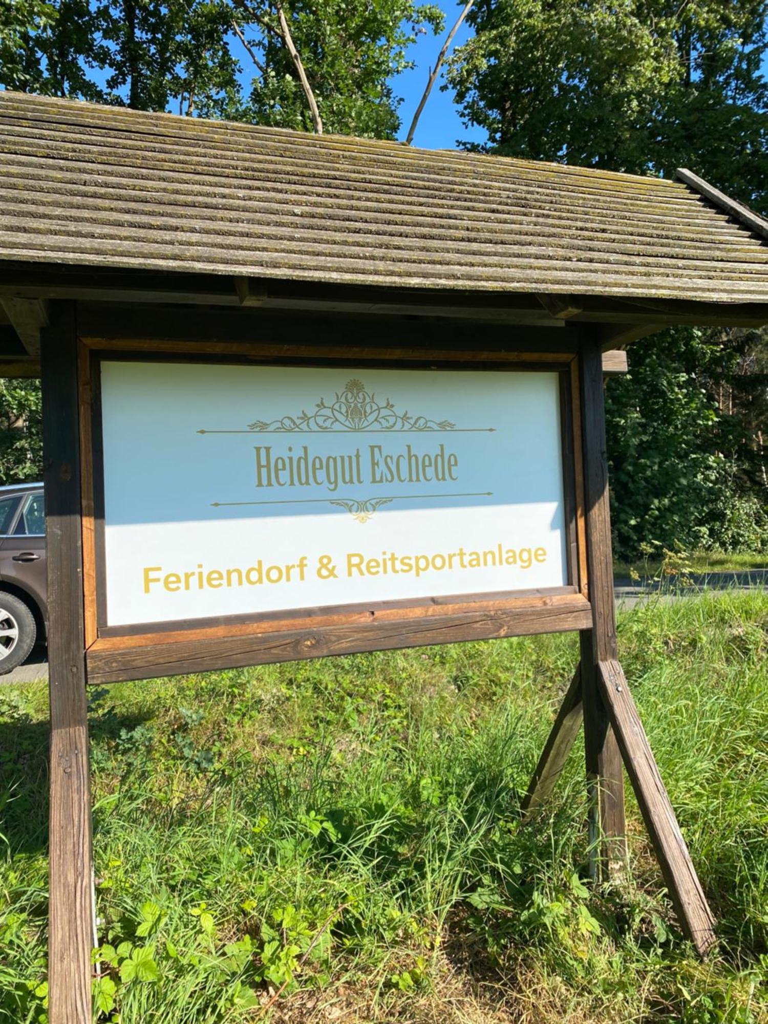 Heidegut Eschede Reitsportanlage Und Feriendorf Exteriör bild