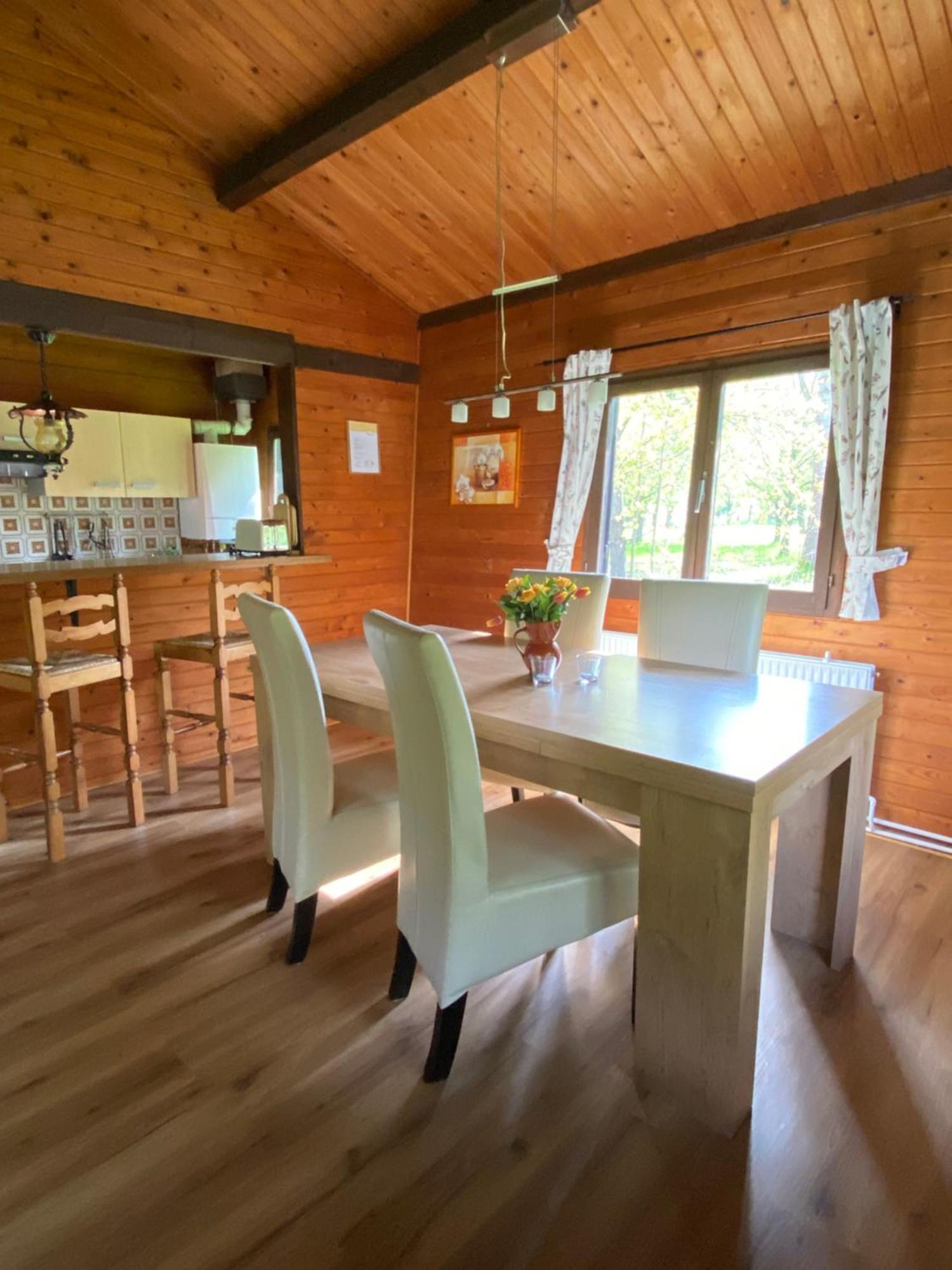 Heidegut Eschede Reitsportanlage Und Feriendorf Exteriör bild
